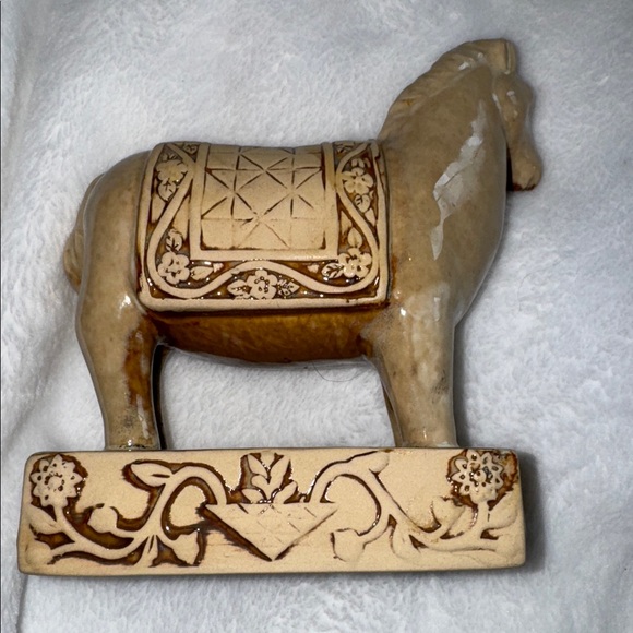 Vintage Glazed Pottery Horse Figurine: Asian-Inspired Farmhouse Decor - Picture 4 of 8